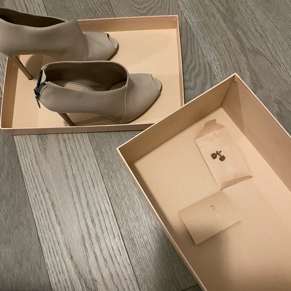 PRADA creme open toe mules - Picture 3 of 8